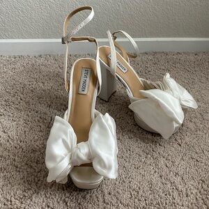 Steve Madden | White Heels with Bow Detail | Size 7 | Worn Once